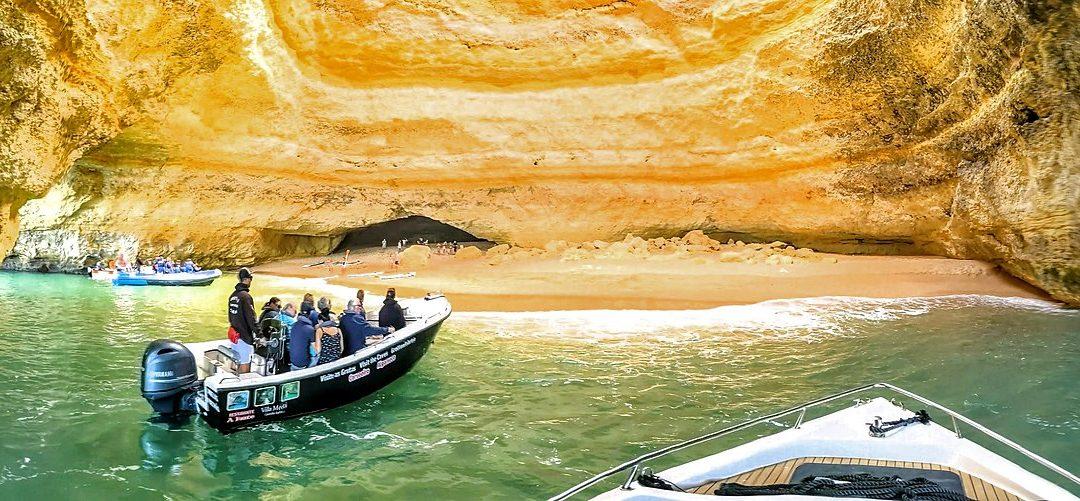 Kayak en la Cueva de Benagil