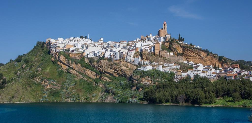 IZNÁJAR Y PARAJE DE VALDEARENAS