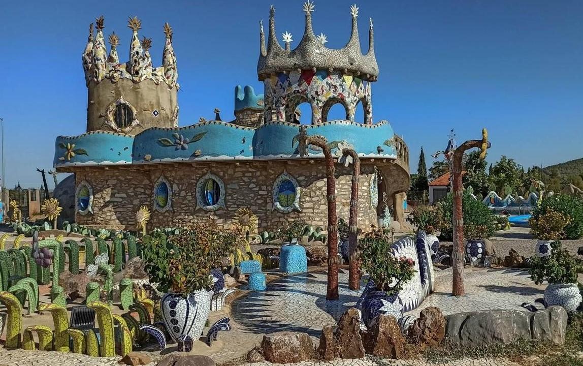 El Capricho de Cotrina en Los Santos de Maimona con transporte