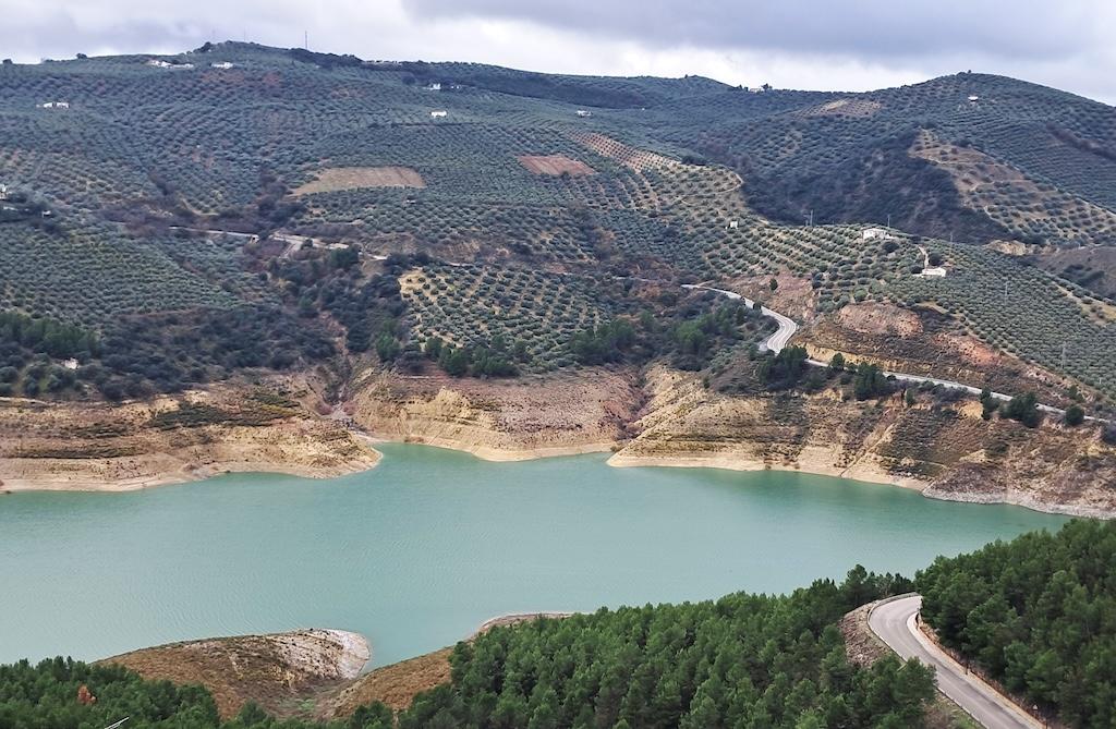 SENDERISMO POR IZNÁJAR Y LA PLAYA DE VALDEARENAS